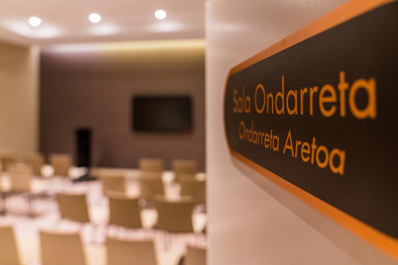 Catalonia Donosti Hotel Сан Себастиан Екстериор снимка