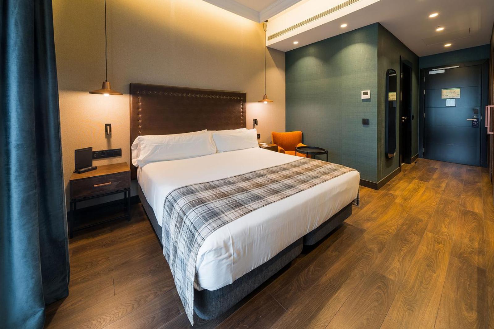Catalonia Donosti Hotel Сан Себастиан Екстериор снимка